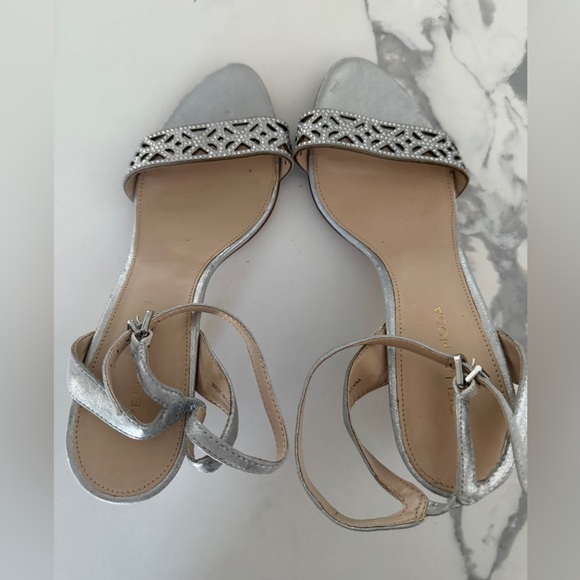 Pelle Moda Silver metallic Strappy Kitten Heels size 7.5 - Picture 2 of 5